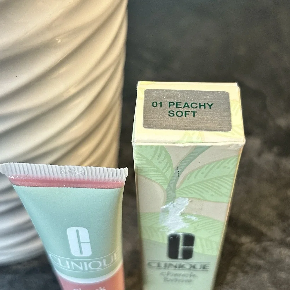 NEW Clinique 01 PEACHY SOFT Cheek Base Cream Blush Base .3‎ oz RETIRED